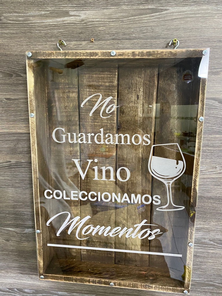 Porta Corcho Vino 60x40cm - No Guardamos Vino Coleccionamos Momentos