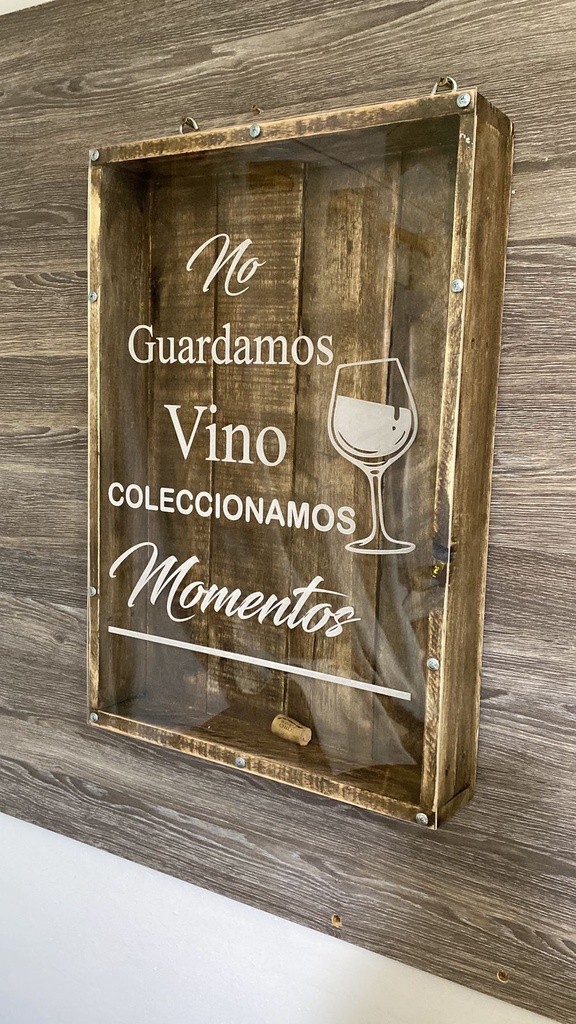 Porta Corcho Vino 60x40cm - No Guardamos Vino Coleccionamos Momentos